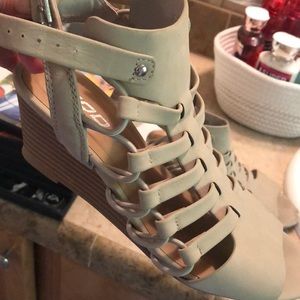 Girls size 4M open toe dress shoes